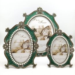 European Retro Metal Green Photo Frame Oval Vintage Fashionable Lightweight High Hardness Home Decoration Ornament Embellishment (Color: Green, size: 6 inches)